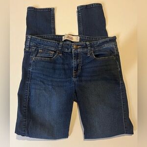 Women’s Hollister Super Skinny Blue Jeans. Size 7R W28 L31.